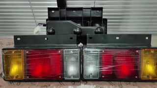 4JB1 8-94178619-0 NPR NHR 100P Heck-Kombileuchte